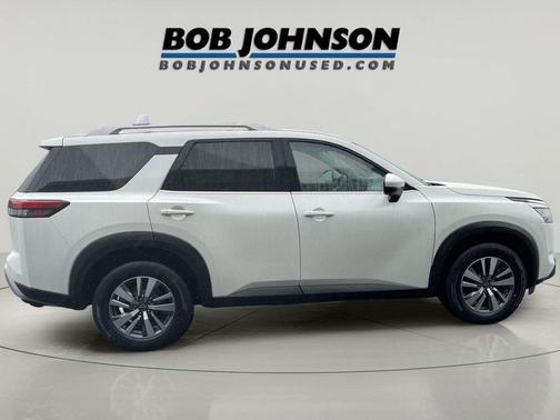 Pearl White Tricoat 2023 Nissan Pathfinder SL 4WD