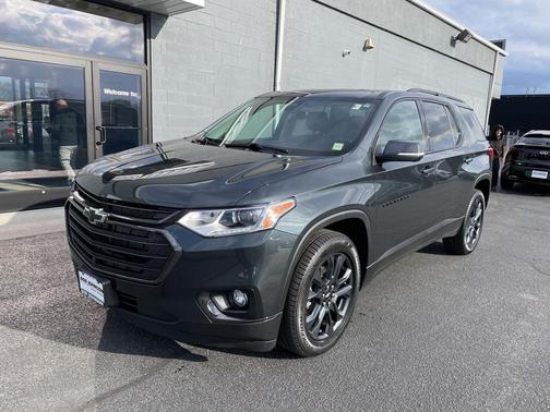 Graphite Metallic 2021 Chevrolet Traverse RS