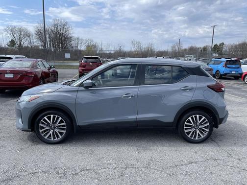Boulder Gray Pearl 2024 Nissan Kicks SV