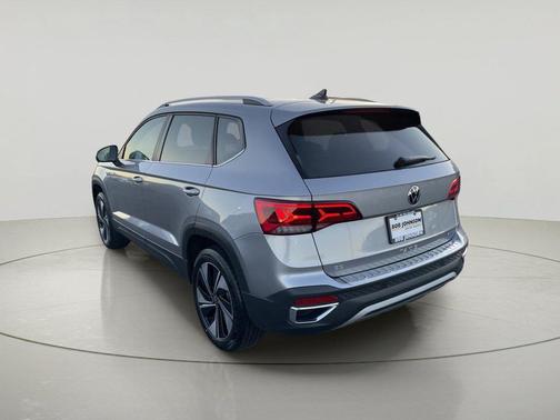 Pyrite Silver Metallic 2024 Volkswagen Taos 1.5T SE