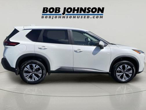 Pearl White Tricoat 2023 Nissan Rogue SV