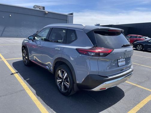 Boulder Gray Pearl 2022 Nissan Rogue Platinum