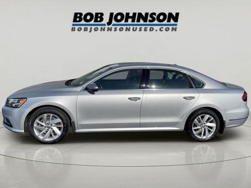 Reflex Silver Metallic 2018 Volkswagen Passat 2.0T SE