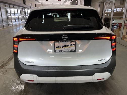 2025 Nissan Kicks SV