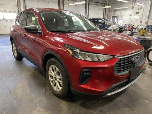 Rapid Red Metallic Tinted Clearcoat 2023 Ford Escape Active