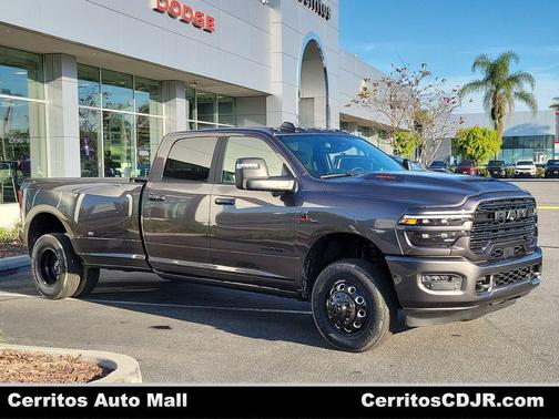 2026 RAM 3500 Laramie Crew Cab 4x4 8' Box