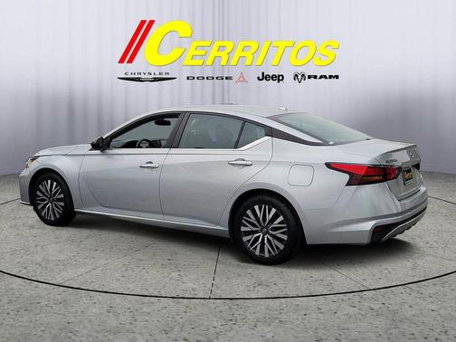 Brilliant Silver Metallic 2024 Nissan Altima 2.5 SV