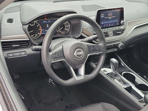 Brilliant Silver Metallic 2024 Nissan Altima 2.5 SV