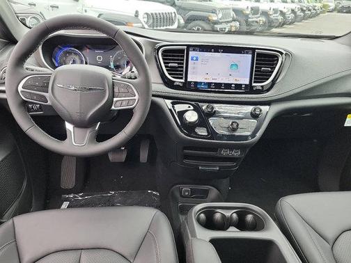 2025 Chrysler Pacifica L