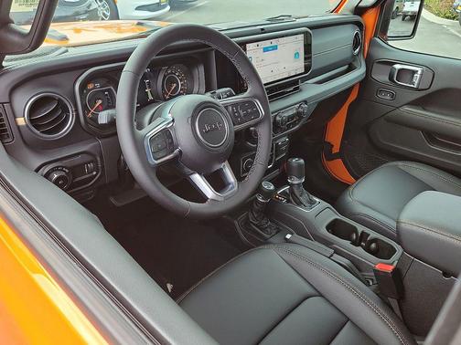 2025 Jeep Wrangler 4-Door Sahara 4x4