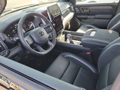 Diamond Black Crystal Pearlcoat 2026 RAM 1500 RHO Crew Cab 4x4 5'7' Box