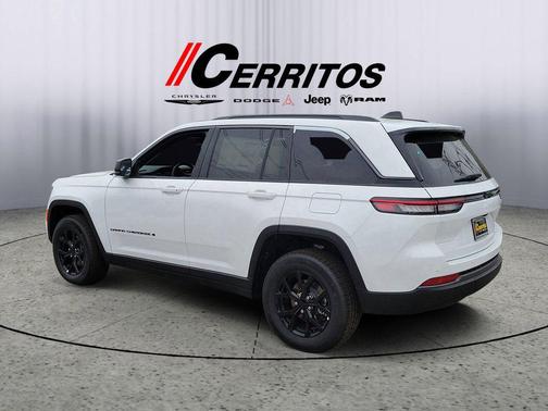 Bright White Clearcoat 2026 Jeep Grand Cherokee Altitude
