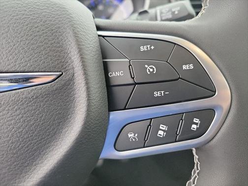 2025 Chrysler Voyager LX