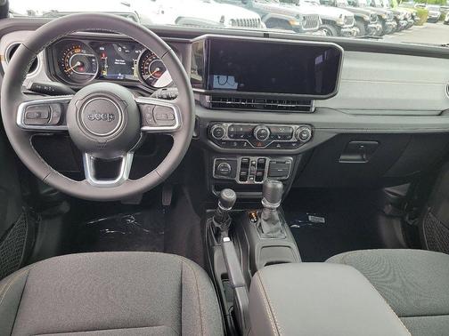 2025 Jeep Wrangler 4-Door Sahara 4x4