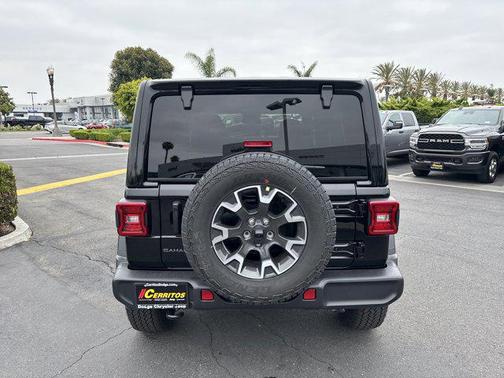 2025 Jeep Wrangler 4-Door Sahara 4x4