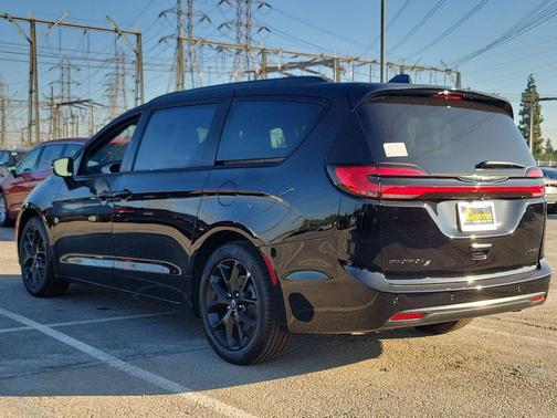 2026 Chrysler Pacifica Limited