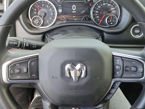 Diamond Black Crystal Pearlcoat 2026 RAM 1500 Express