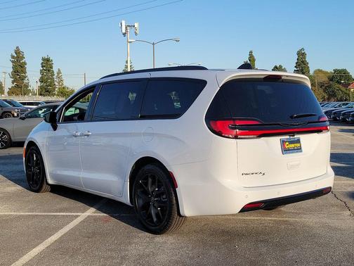 2026 Chrysler Pacifica L