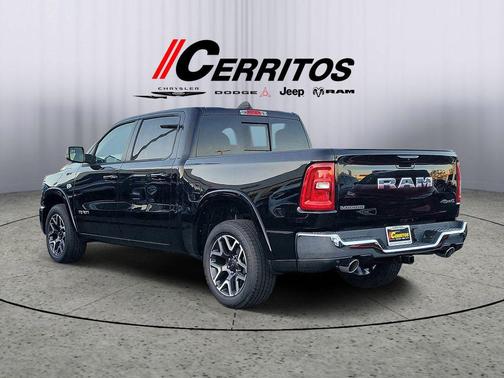 Diamond Black Crystal Pearlcoat 2026 RAM 1500 Laramie