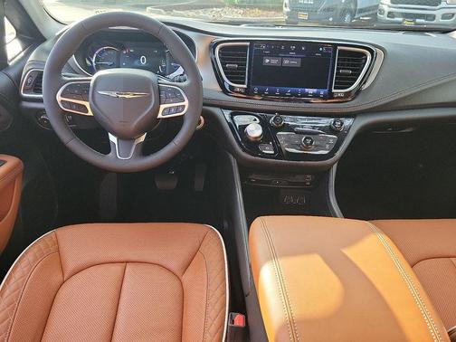 2025 Chrysler Pacifica L