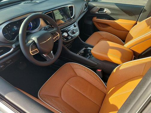 2025 Chrysler Pacifica L