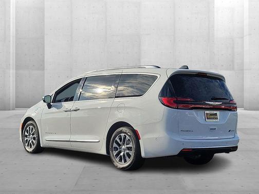 2025 Chrysler Pacifica L