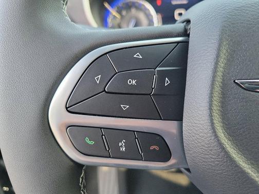 2025 Chrysler Voyager LX