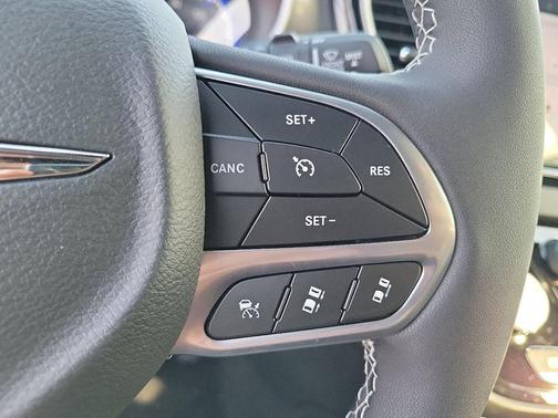 2025 Chrysler Voyager LX