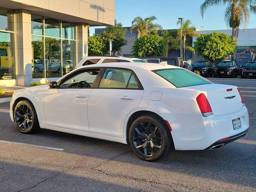 2023 Chrysler 300 Touring