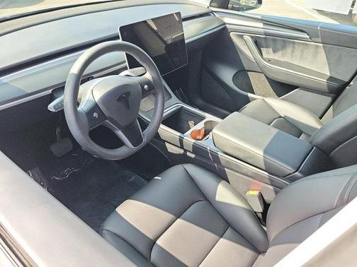 2024 Tesla Model Y Long Range Dual Motor All-Wheel Drive