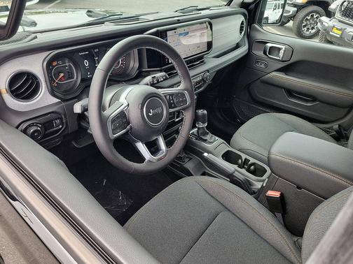 2025 Jeep Wrangler 4-Door Sahara 4x4