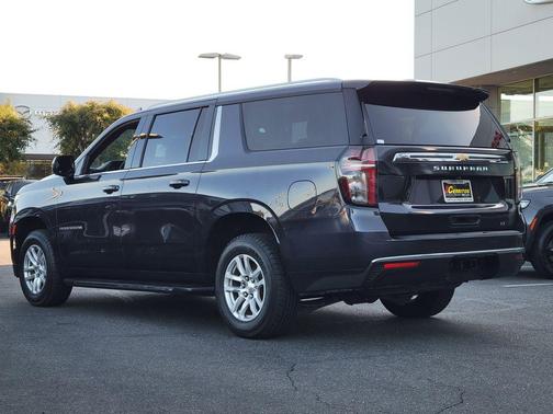 2023 Chevrolet Suburban LT
