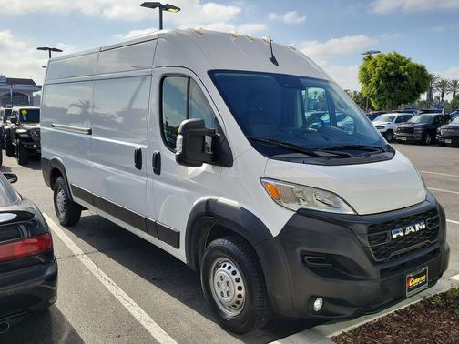 Bright White Clearcoat 2025 RAM ProMaster 2500 Tradesman