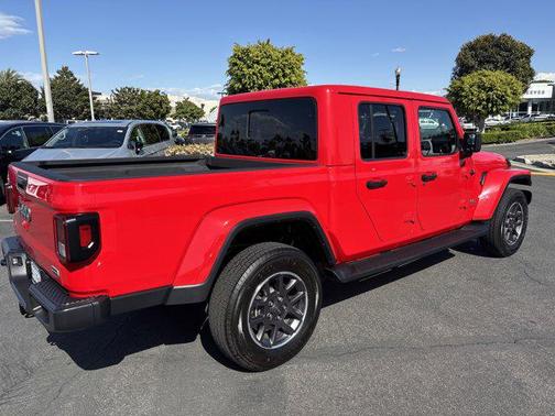 2022 Jeep Gladiator Overland