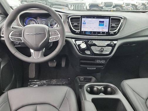 2025 Chrysler Pacifica L