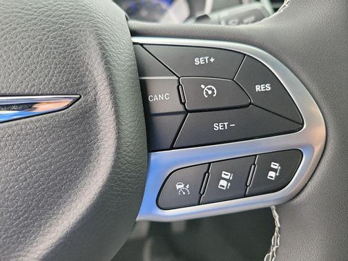 2025 Chrysler Pacifica L