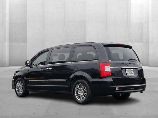 2013 Chrysler Town & Country Touring-L