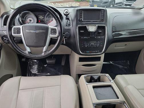 2013 Chrysler Town & Country Touring-L