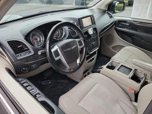 2013 Chrysler Town & Country Touring-L