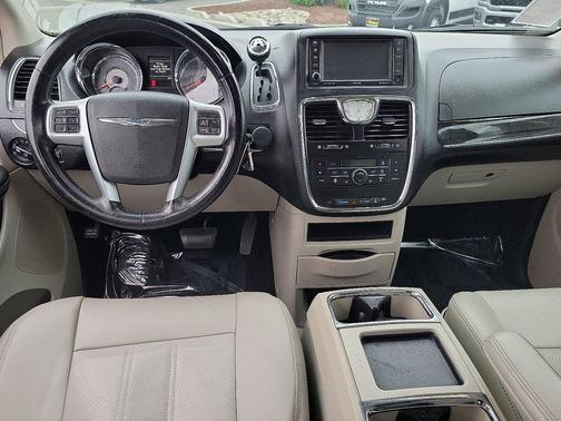 2013 Chrysler Town & Country Touring-L