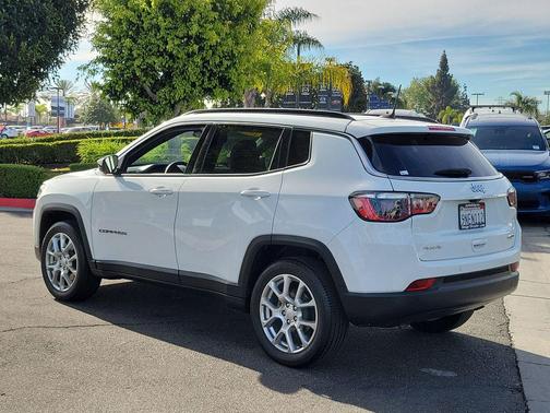 2023 Jeep Compass Latitude Lux