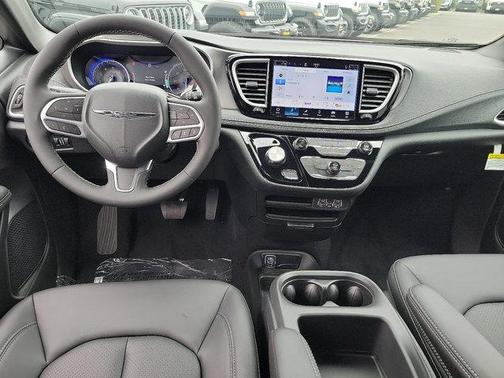 2025 Chrysler Pacifica L