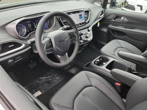 2025 Chrysler Pacifica L