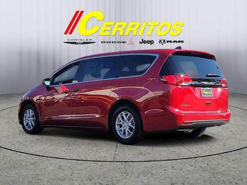 2026 Chrysler Voyager LX