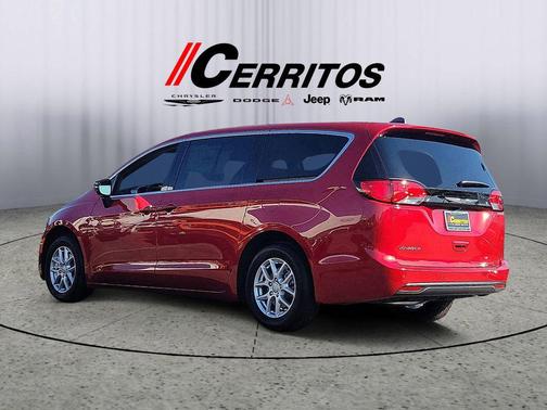 Red Hot Pearlcoat 2026 Chrysler Voyager LX
