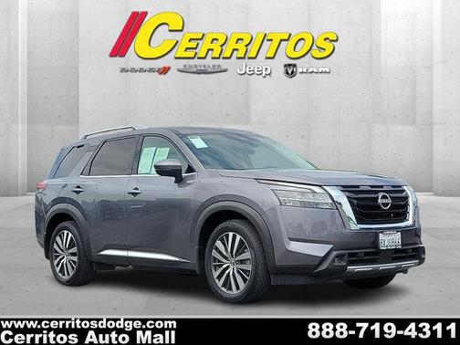 2022 Nissan Pathfinder Platinum 2WD