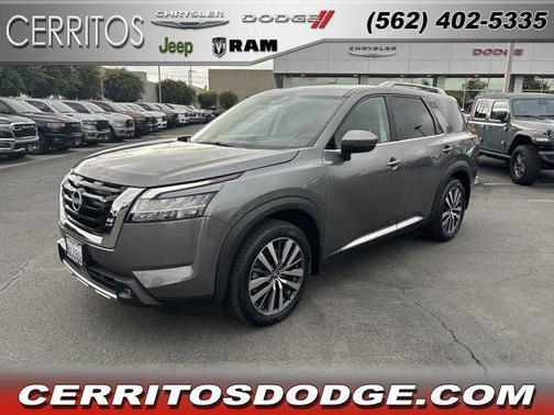 2022 Nissan Pathfinder Platinum 2WD