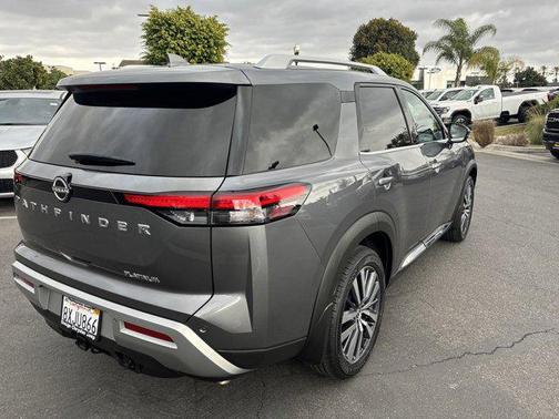 2022 Nissan Pathfinder Platinum 2WD