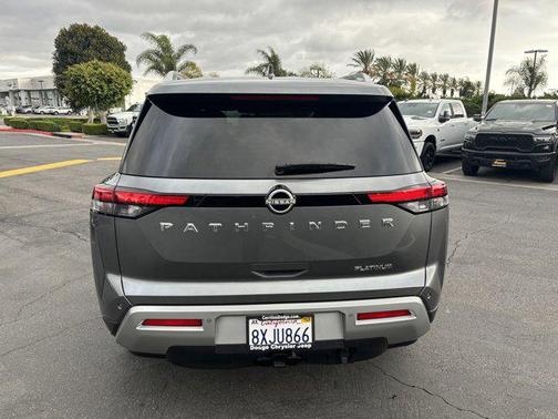 2022 Nissan Pathfinder Platinum 2WD
