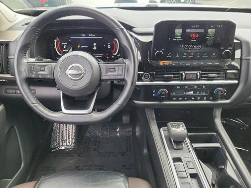 2022 Nissan Pathfinder Platinum 2WD